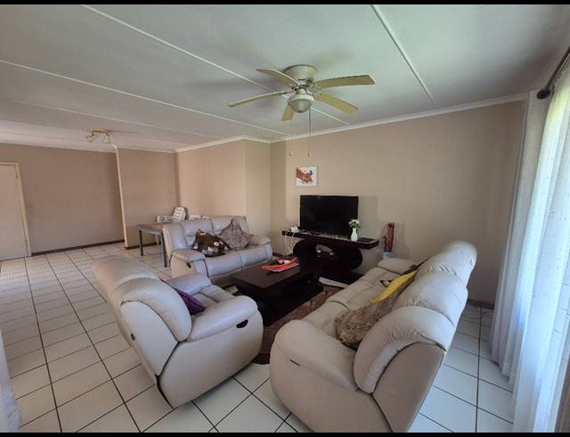 3 BEDROOM TOWNHOUSE FOR SALE IN MANABA BEACH